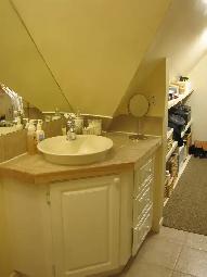 Loft Living – Private, Cozy, Squeaky Clean 1 Br Attic Suite! - Photo 6