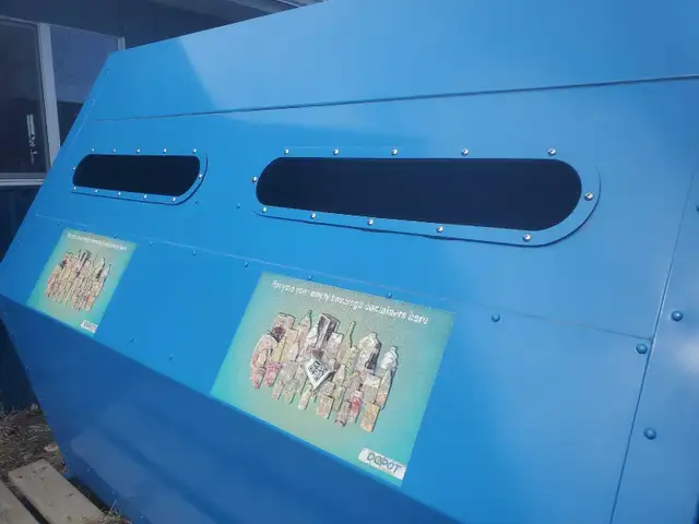 ENCLOSED RECYCLING BIN - Photo 2