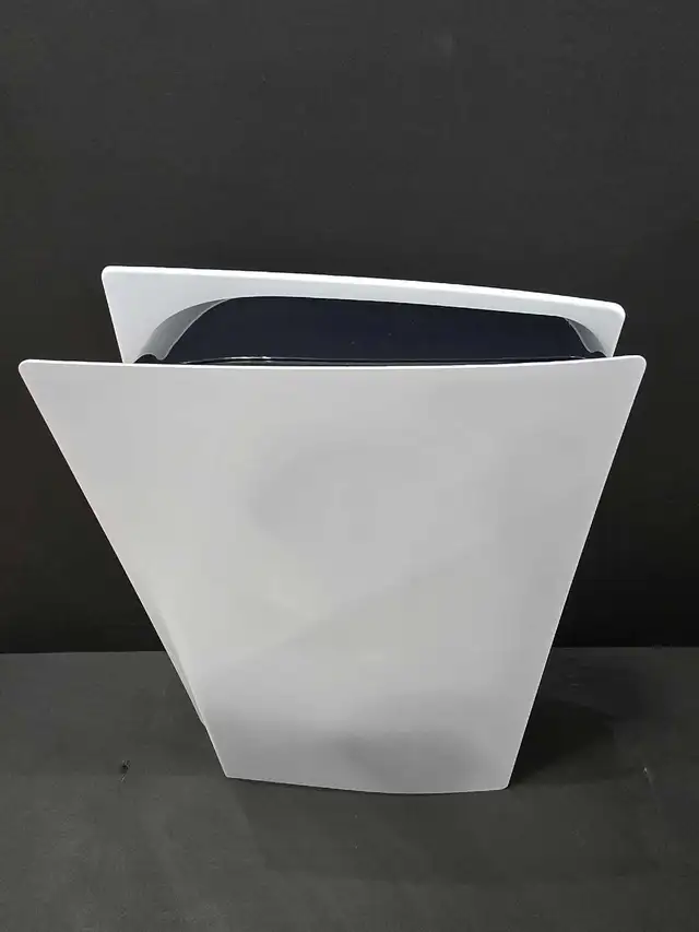 PS5 Disk Edition 1st Generation With Controller - Photo 2