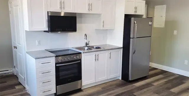 33 & 44 Berkley Drive - Bachelor for Rent in St. Catharines - Photo 2