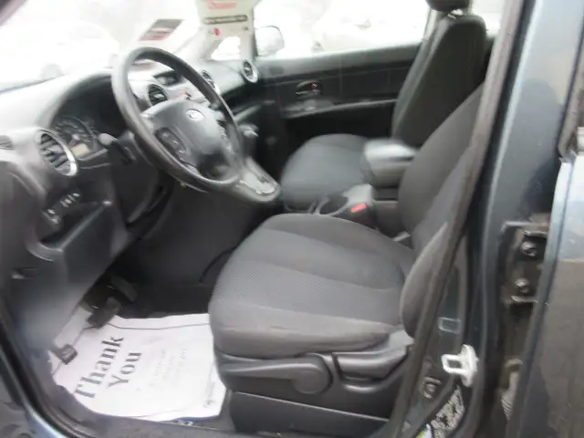 2011 Kia Rondo EX - Photo 10