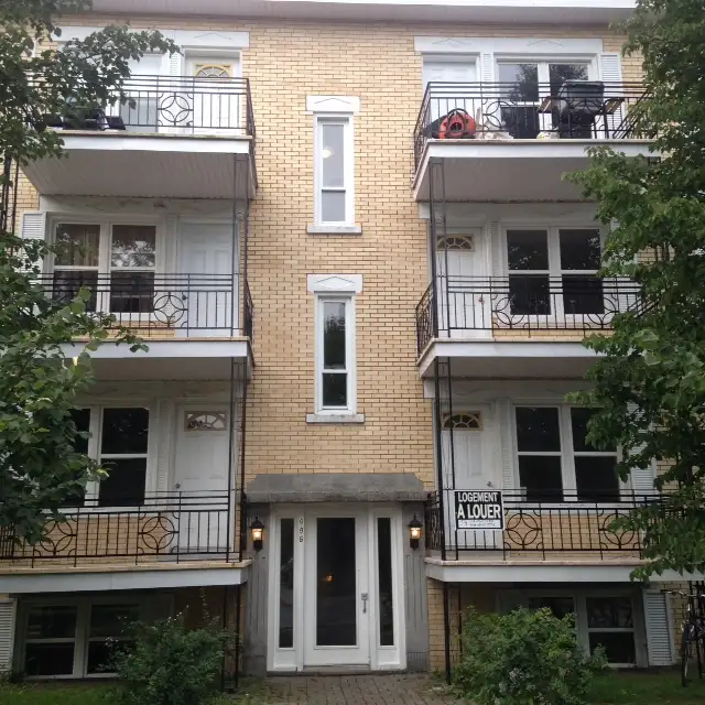 Voisin de Université Laval