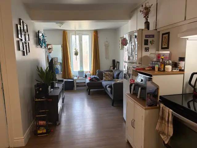 Beau 4 1/2 St-Sauveur, Rez de chaussé, cours arrière, JUILLET - Photo 2