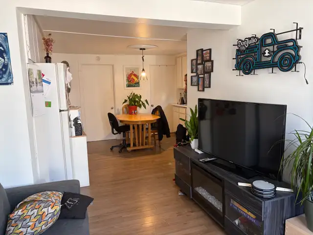 Beau 4 1/2 St-Sauveur, Rez de chaussé, cours arrière, JUILLET - Photo 3