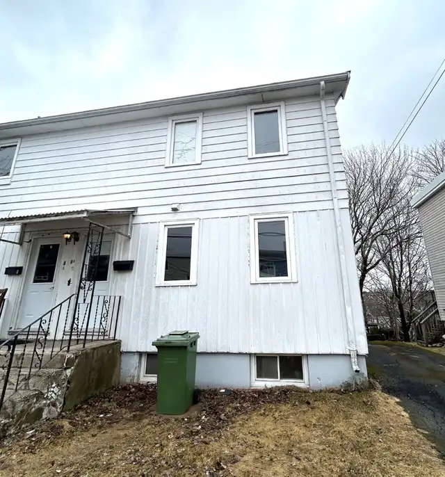 26-041 Lovely home in Central Dartmouth
