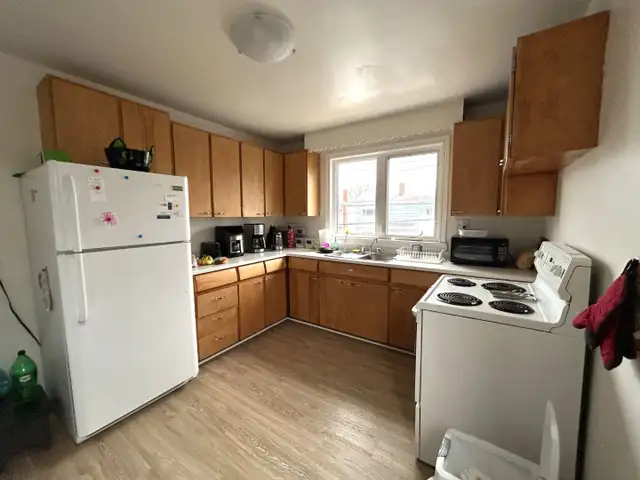 26-041 Lovely home in Central Dartmouth - Photo 3