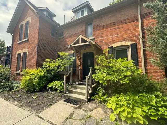 Cozy Loft-Style 1 Bed Apartment on Owen St. - Photo 2