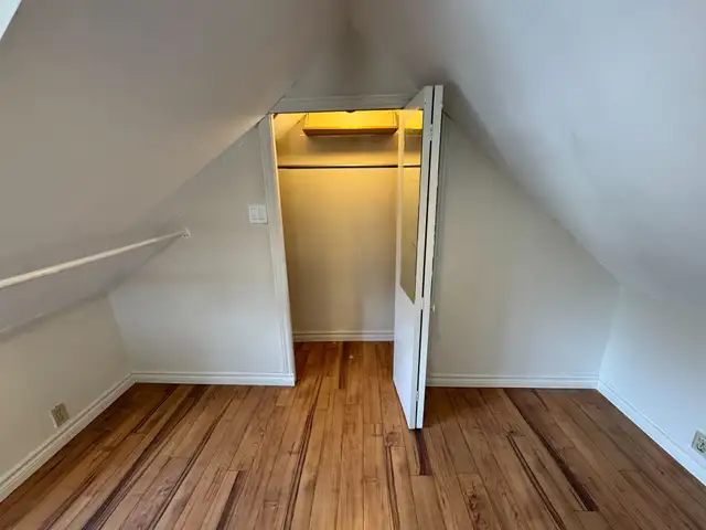 Cozy Loft-Style 1 Bed Apartment on Owen St. - Photo 5