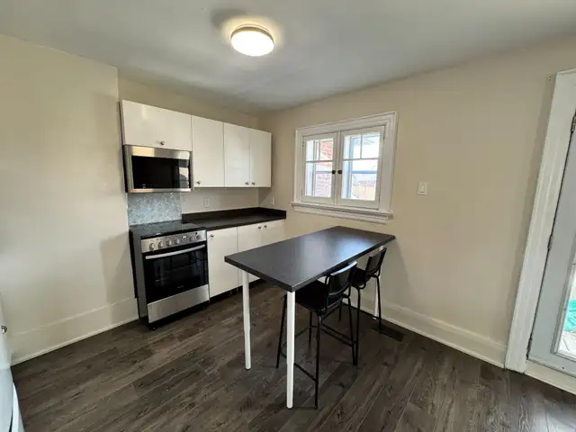 Cozy Loft-Style 1 Bed Apartment on Owen St. - Photo 6