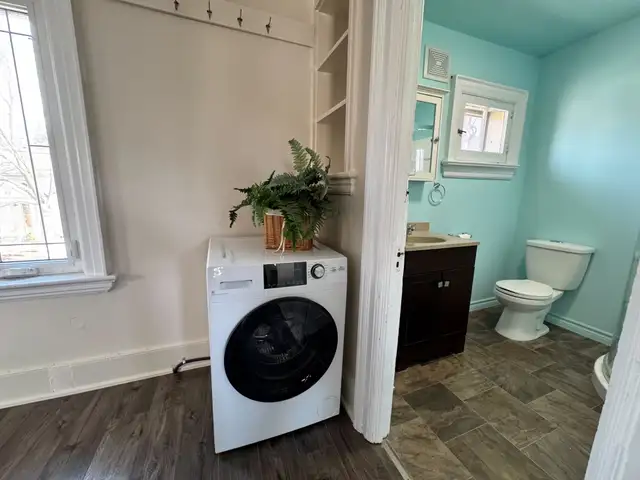 Cozy Loft-Style 1 Bed Apartment on Owen St. - Photo 7