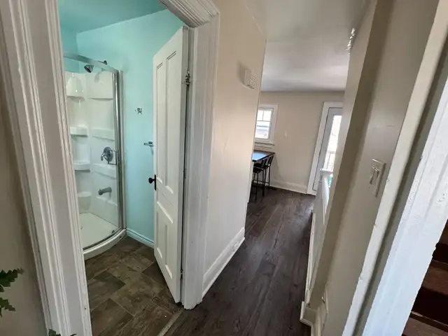 Cozy Loft-Style 1 Bed Apartment on Owen St. - Photo 11