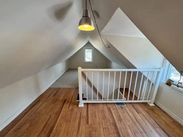 Cozy Loft-Style 1 Bed Apartment on Owen St. - Photo 14