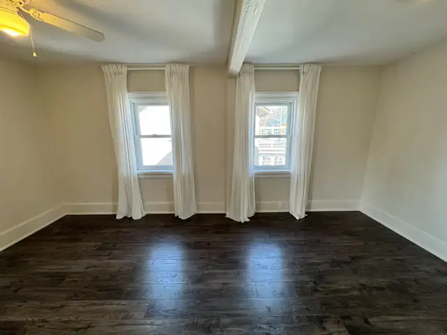 Cozy Loft-Style 1 Bed Apartment on Owen St. - Photo 17