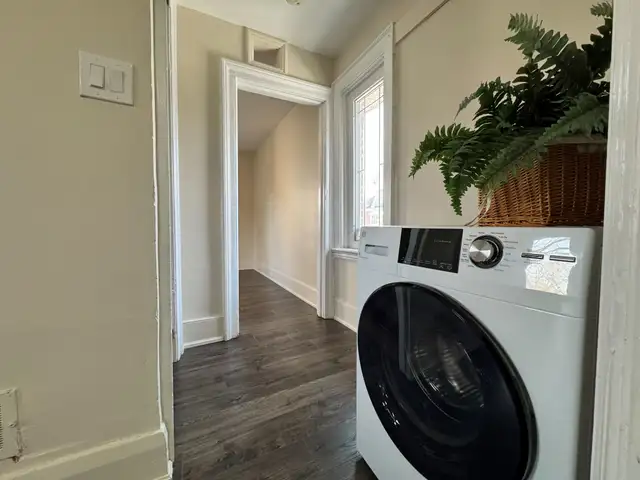 Cozy Loft-Style 1 Bed Apartment on Owen St. - Photo 18