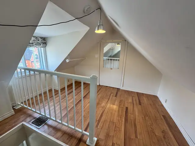 Cozy Loft-Style 1 Bed Apartment on Owen St. - Photo 23