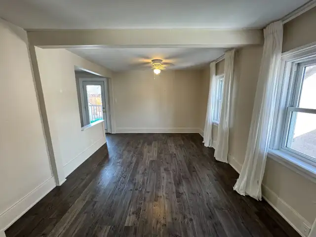 Cozy Loft-Style 1 Bed Apartment on Owen St. - Photo 25