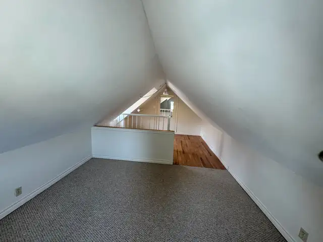 Cozy Loft-Style 1 Bed Apartment on Owen St. - Photo 27