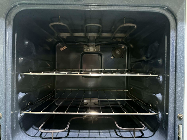 Reconditioned Frigidaire 24' Coil Top Stove (S4188) $328 - Photo 4