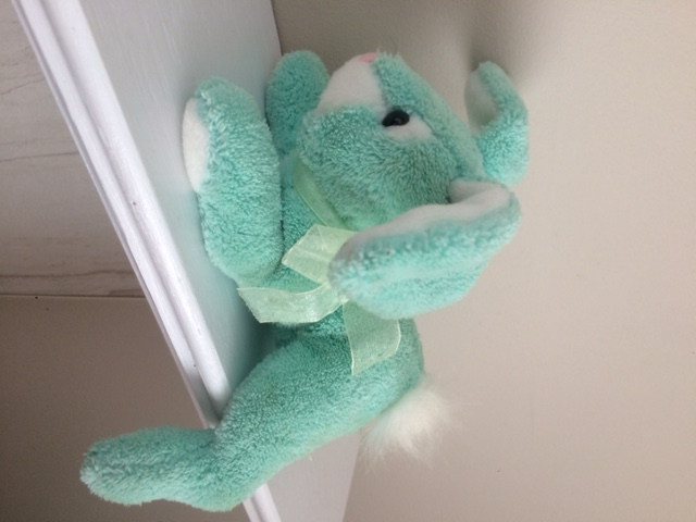 BÉBÉ LAPIN NEUF ULTRA-DOUX TURQUOISE BLANC 8'LONGx6'HAUT: $5.00