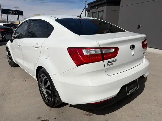 2016 KIA RIO SX - LEATHER SEATS - HEATED SEATS - BACK-UP CAMERA - Photo 3