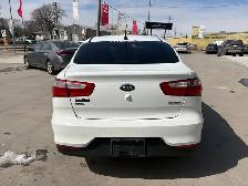 2016 KIA RIO SX - LEATHER SEATS - HEATED SEATS - BACK-UP CAMERA - Photo 4
