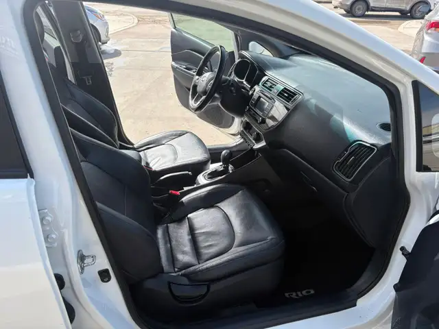 2016 KIA RIO SX - LEATHER SEATS - HEATED SEATS - BACK-UP CAMERA - Photo 17