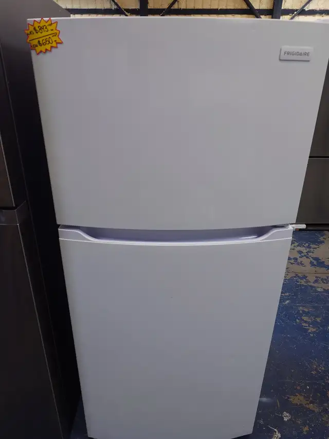 Frigidaire '28' White Top Freezer Bottom Fridge on Sale‼️