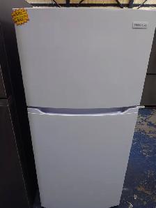 Frigidaire '28' White Top Freezer Bottom Fridge on Sale‼️