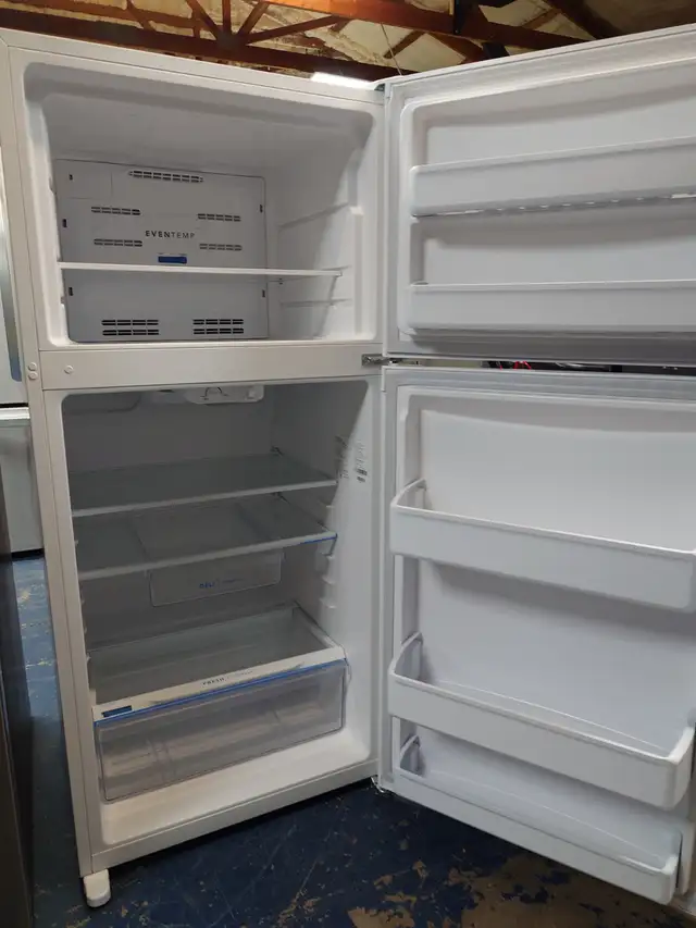Frigidaire '28' White Top Freezer Bottom Fridge on Sale‼️ - Photo 4