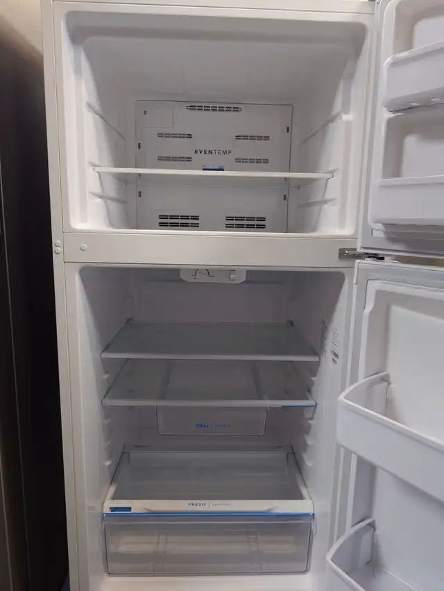 Frigidaire '28' White Top Freezer Bottom Fridge on Sale‼️ - Photo 6