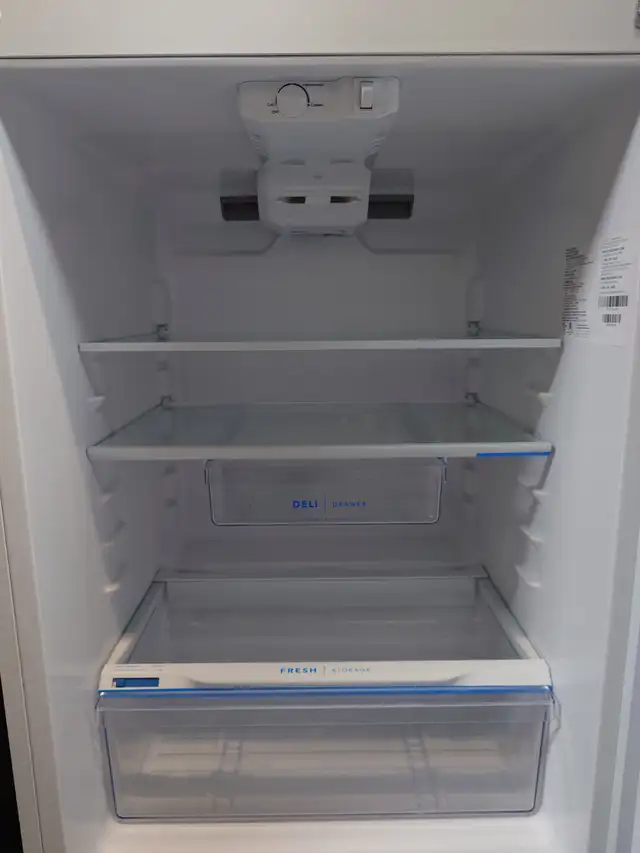 Frigidaire '28' White Top Freezer Bottom Fridge on Sale‼️ - Photo 8