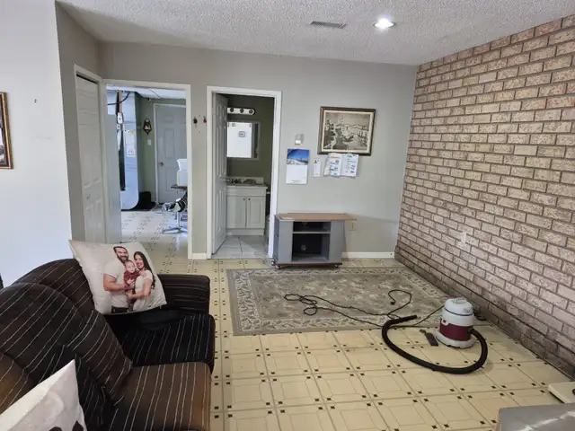 Basement apartment Available Tiny, Ont - Photo 3