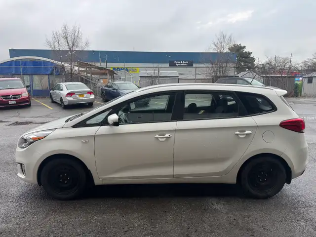 2016 Kia rondo only 67xxxkm - Photo 4