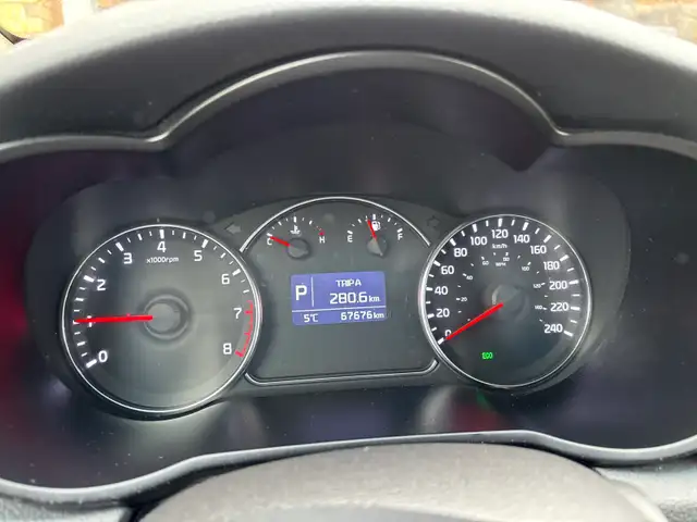 2016 Kia rondo only 67xxxkm - Photo 9