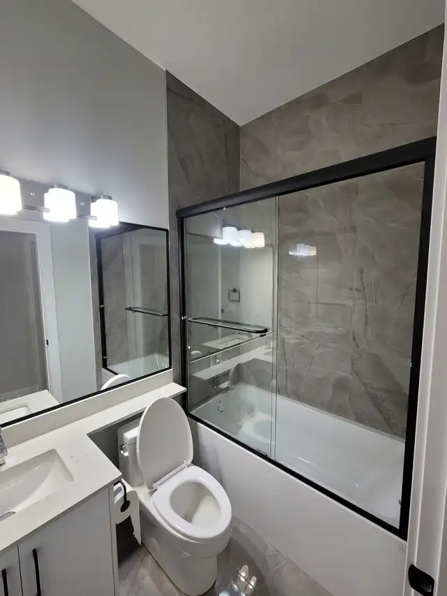 $2,300  2br  850ft  Bright 2 Bed  2 Bath Suite in Deer Lake area - Photo 2