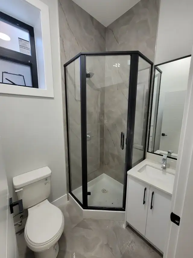 $2,300  2br  850ft  Bright 2 Bed  2 Bath Suite in Deer Lake area - Photo 4