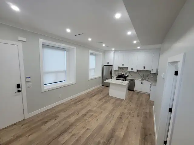 $2,300  2br  850ft  Bright 2 Bed  2 Bath Suite in Deer Lake area - Photo 5