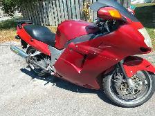 2001 Honda CBR1100XX BLACK BIRD. Runs like a top. TLC only.