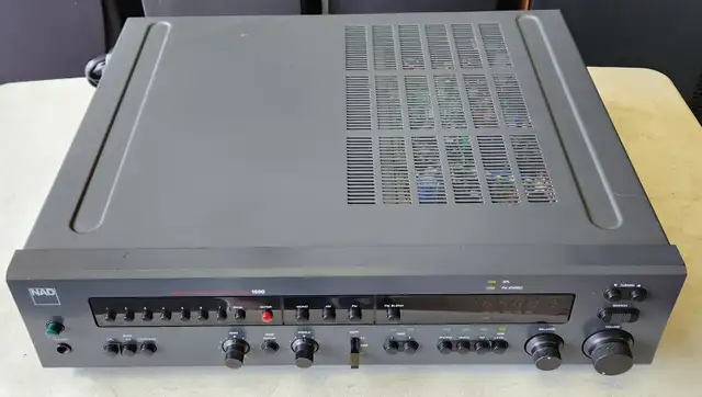 NAD 1600 STEREO PREAMPLIFIER ( NO REMOTE ) - Photo 2