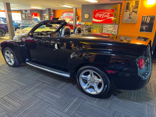 2004 Chevrolet SSR - Photo 5