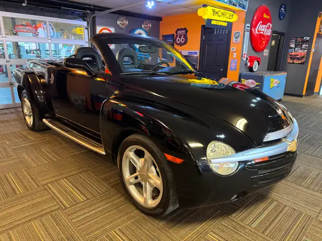 2004 Chevrolet SSR - Photo 6