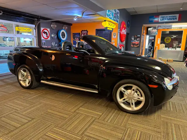 2004 Chevrolet SSR - Photo 9