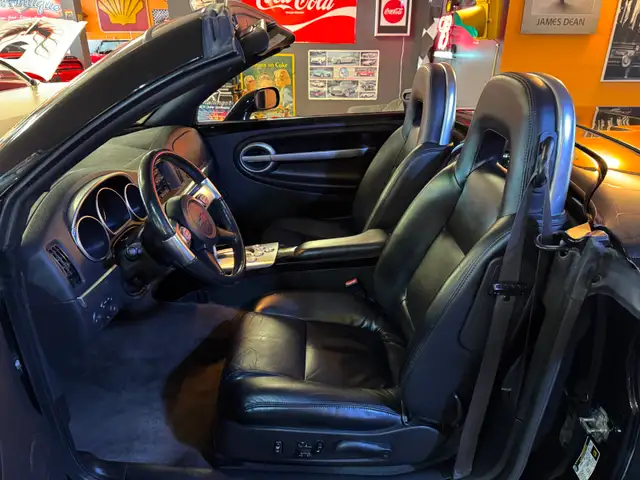 2004 Chevrolet SSR - Photo 13