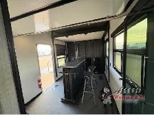 2023 Fuzion 421 - Photo 4