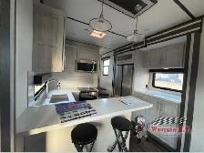 2023 Fuzion 421 - Photo 12