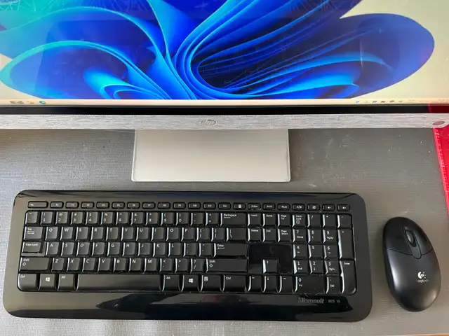HP All-In-One Desktop with Touchscreen - Photo 2