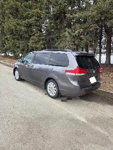 2014 toyota sienna xle AWD low km's - Photo 3