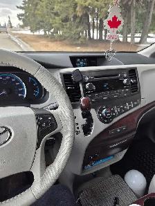 2014 toyota sienna xle AWD low km's - Photo 4