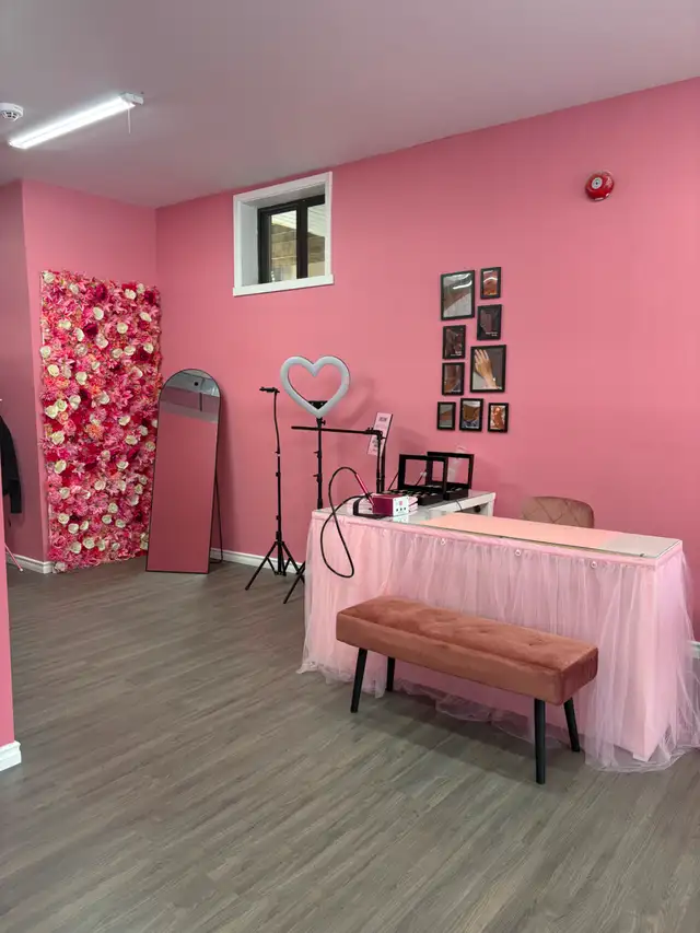 Nail tech table rental - Amiri Beauty Bar