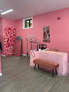 Nail tech table rental - Amiri Beauty Bar